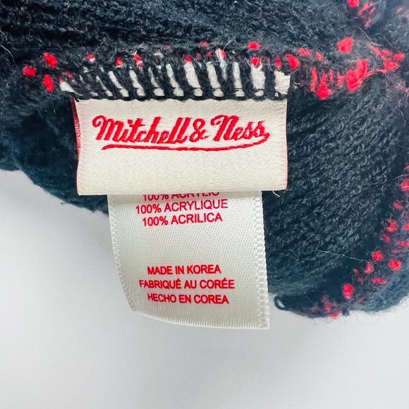 Mitchell & Ness NBA Basketball Chicago Red Black Bulls Winter Knitted Hat - Picture 3 of 3